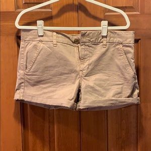American Eagle Midi Khaki shorts